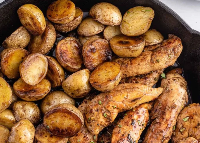 Garlic Butter Chicken and Potatoes Skillet Recipe